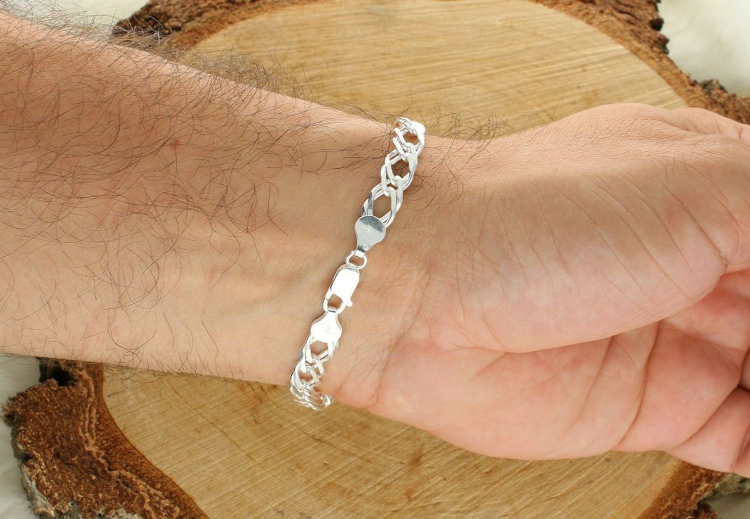 Bransoletka męska srebrna próby 925, szerokość 8 mm, długość 23 cm, waga 13,40 g. Model DIA-BRA-571371-120-925 z solidnym zapięciem na karabińczyk. Elegancki, męski dodatek na każdą okazję.1.jpg